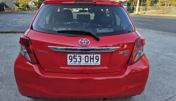 2013 Toyota yaris yr 5 door automatic8.jpg